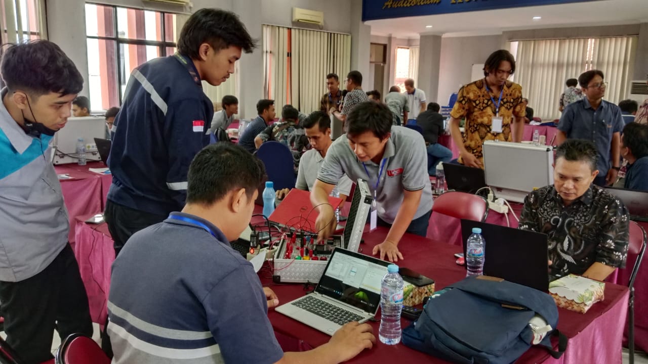 Pelatihan Elektronika di Kadin Jawa Timur